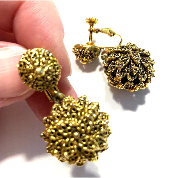 Vintage Mid Century Clip On Earrings Gold Textured Ball Drop & Dangle Hollywood - Picture 2 of 7